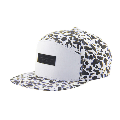 Fashion Allover 5 panel kamp şapkası ön tarafta deri yama ile embossed logo