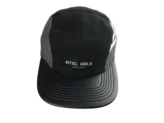 Düz PU vizör ve dokuma etiketi logosu ile modaya uygun 5 panel kamp şapkası