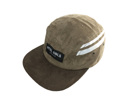 Düz PU vizör ve dokuma etiketi logosu ile modaya uygun 5 panel kamp şapkası
